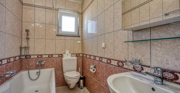 Two-Bedroom Apartment Covic Red