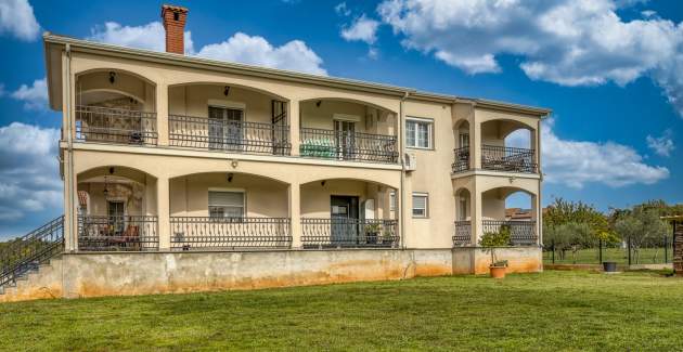 Two-Bedroom Apartment Covic Red