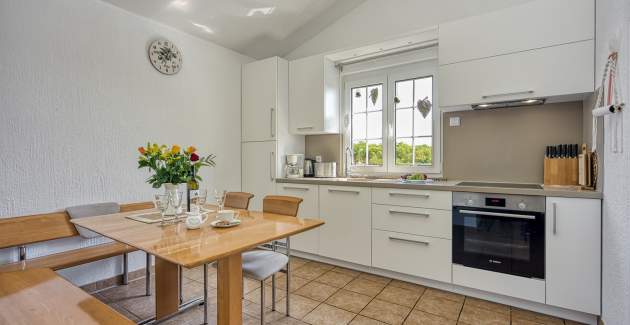 Two-Bedroom Apartment Covic Red