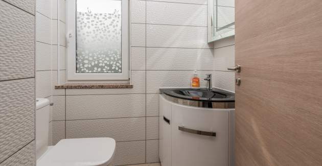 Two Bedroom Apartment Leko I  with Shared Pool and Garden
