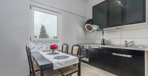 Two Bedroom Apartment Leko I  with Shared Pool and Garden