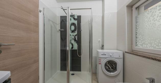Two Bedroom Apartment Leko I  with Shared Pool and Garden