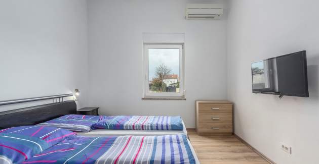 Two Bedroom Apartment Leko I  with Shared Pool and Garden