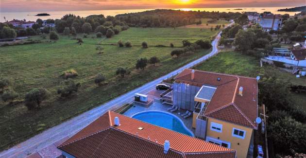 One-Bedroom Apartment Residence Elody VIII with Shared Pool