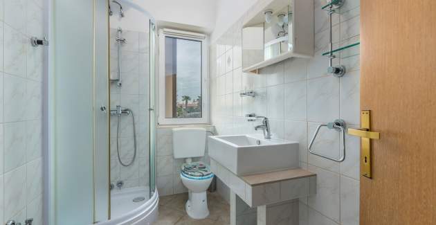 Jednosobni apartman Leko V sa zajedničkim bazenom i vrtom