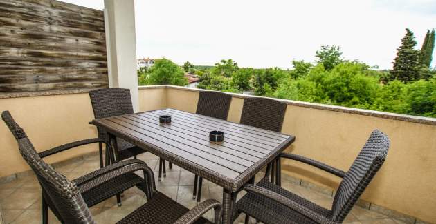 Appartamento Leko III con balcone, piscina in comune e giardino
