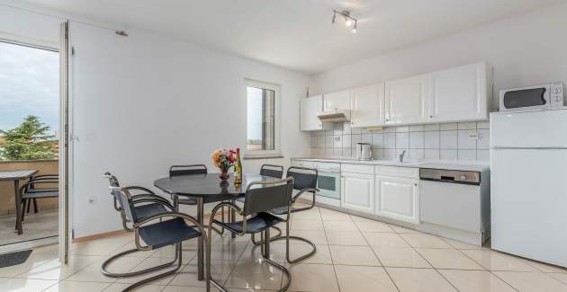 Appartamento Leko III con balcone, piscina in comune e giardino