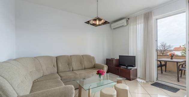 Appartamento Leko III con balcone, piscina in comune e giardino