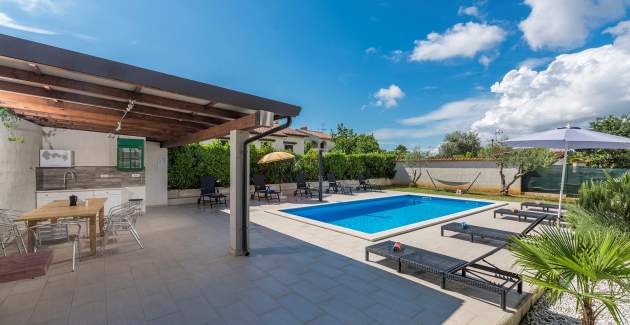 Appartamento Leko III con balcone, piscina in comune e giardino