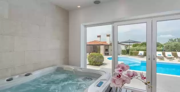 Luxury Villa Lavanda with Pool, Sauna and Entertainment Room