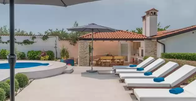 Luxury Villa Lavanda with Pool and Sauna