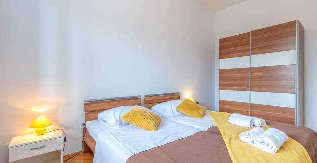 Ferienwohnung Terlevic mit 4 Schlafzimmer und Terrasse