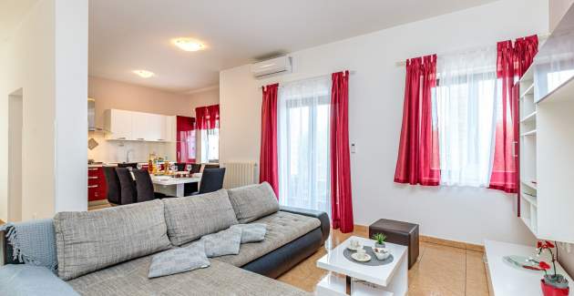 Ferienwohnung Terlevic mit 4 Schlafzimmer und Terrasse