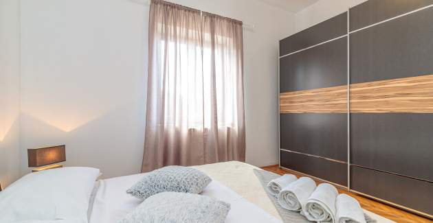 Ferienwohnung Terlevic mit 4 Schlafzimmer und Terrasse