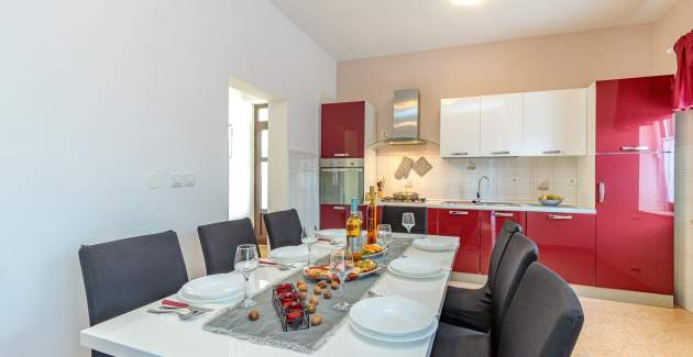 Four-Bedroom Apartment Terlevic with Terrace