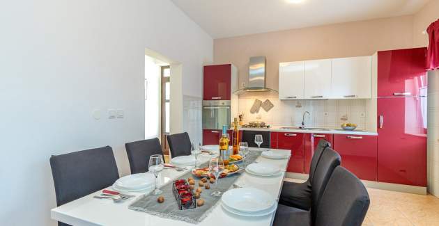 Ferienwohnung Terlevic mit 4 Schlafzimmer und Terrasse