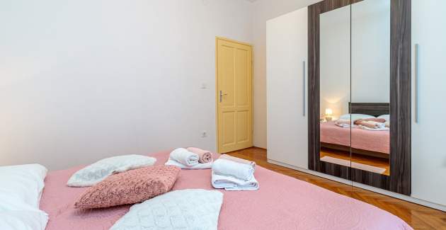 Ferienwohnung Terlevic mit 4 Schlafzimmer und Terrasse