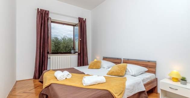 Ferienwohnung Terlevic mit 4 Schlafzimmer und Terrasse