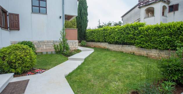 Apartment Staver II with Terrace and Garden View, Porec