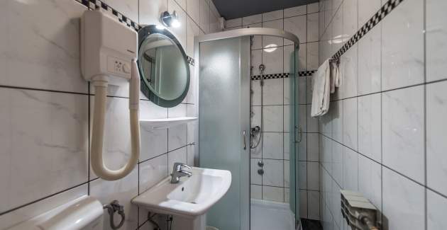Apartman Stefi II u Prizemlju - 300 m od Mora