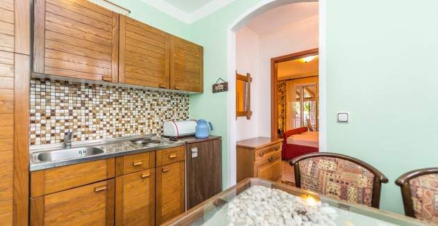 Apartman Stefi II u Prizemlju - 300 m od Mora