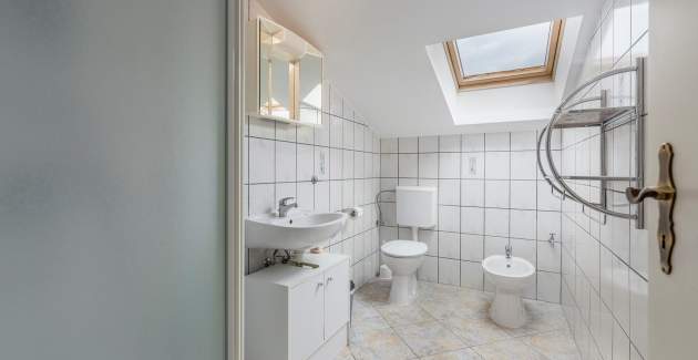 Apartment Leko IV mit zwei Schlafzimmern, Balkon, Gemeinschaftspool und Garten
