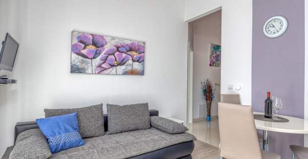 One-Bedroom Apartment Kardumovic IV Blue on the Third Floor