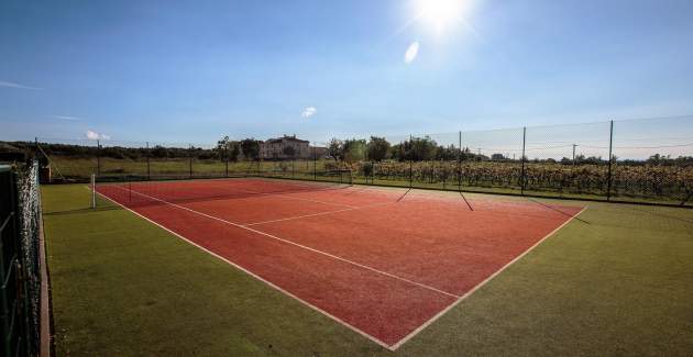 Zanella with Pool in Resort Gedici