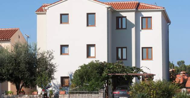 Apartment Beakovic lll  with Balcony