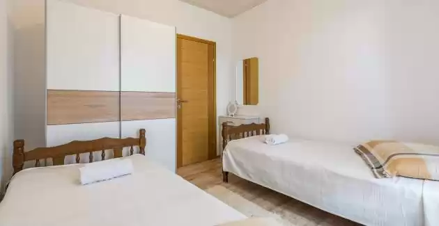 Holiday House Matesini