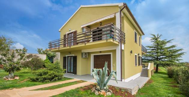 Schöne und Moderne Wohnung Tija II mit Terrasse