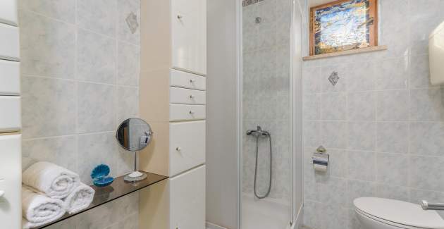 Appartamento Katalin I con Tre Camere da Letto vicino a Porec