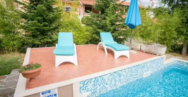 Angenehme Villa Valmonida mit Pool, Sauna, Fitnessraum und Grill