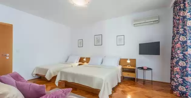 Apartmani Silvana / Kristina II sa balkonom u Spadicima