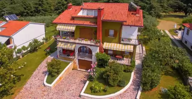 Apartments Silvana / Kristina II with Balcony in Spadici