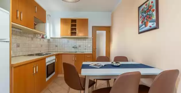 Apartmani Silvana / Kristina II sa balkonom u Spadicima