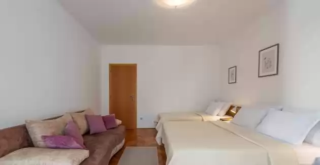 Apartmani Silvana / Kristina II sa balkonom u Spadicima