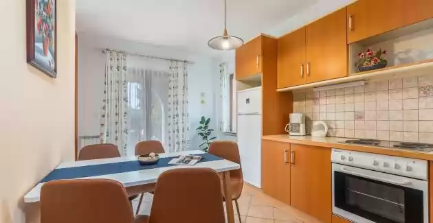 Apartmani Silvana / Kristina II sa balkonom u Spadicima