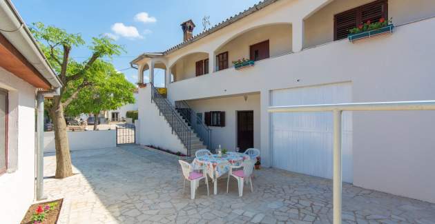 Simply furnished one bedroom apartment Oriana near Poreč
