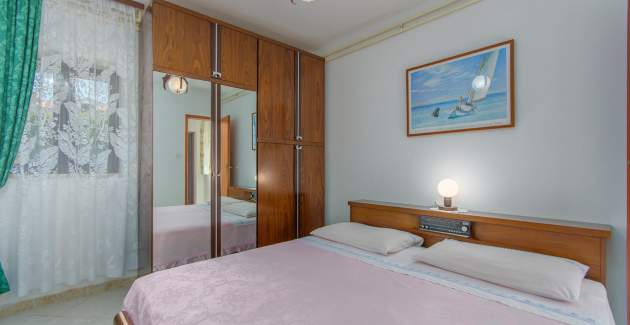 Simply furnished one bedroom apartment Oriana near Poreč