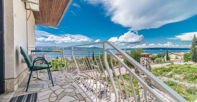 Apartment Suzy mit Balkon, Meerblick und Gemeinschaftspool in Novi Vinodolski