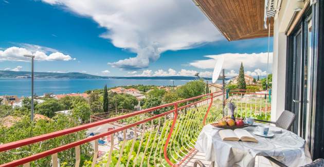 Apartment Suzy mit Balkon, Meerblick und Gemeinschaftspool in Novi Vinodolski