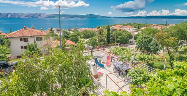 Apartment Suzy mit Balkon, Meerblick und Gemeinschaftspool in Novi Vinodolski