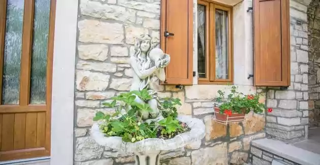 Casa per le Vacanze in Pietra Mendula con Grande Terrazza