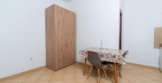 Studio Apartment Mirjana II with covered Terrace 
