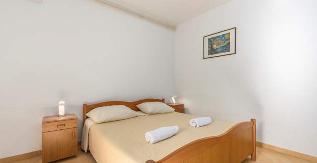 Studio Apartment Mirjana II with covered Terrace 