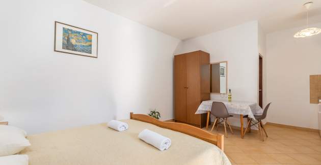 Studio Apartment Mirjana II with covered Terrace 