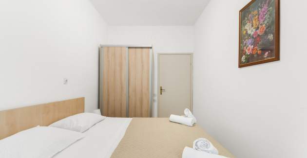 Einfach eingerichtetes Apartment Spada Mirjana III mit Terrasse