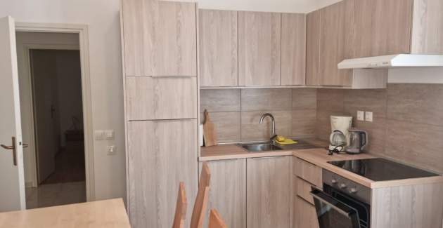 Einfach eingerichtetes Apartment Mirjana III mit Terrasse