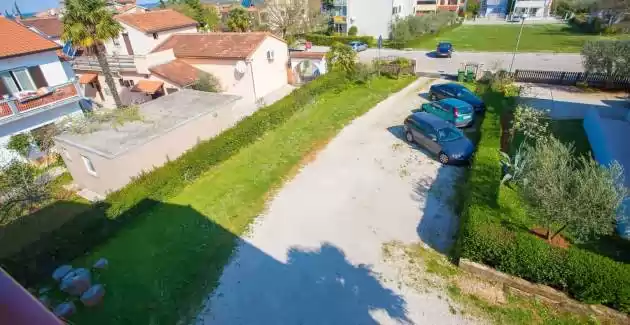 Einfach eingerichtetes Apartment Spada Mirjana III mit Terrasse